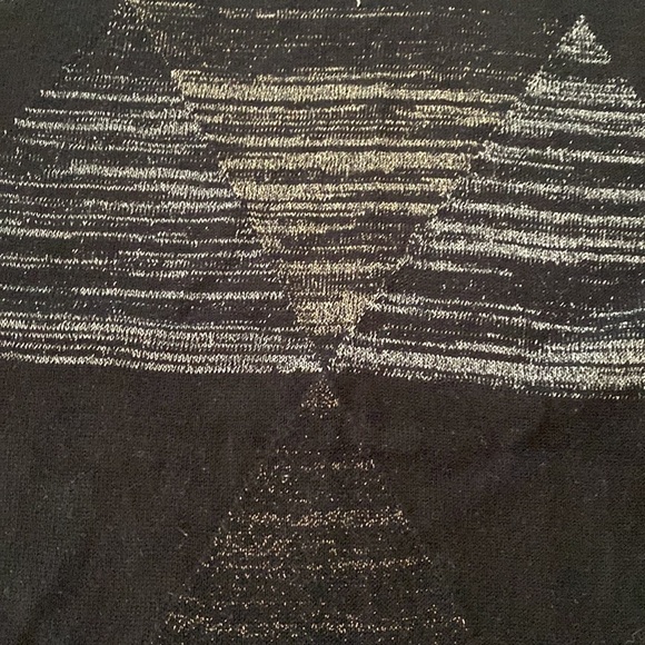 LIGHTWEIGHT BCBG sweater size medium - Picture 3 of 4